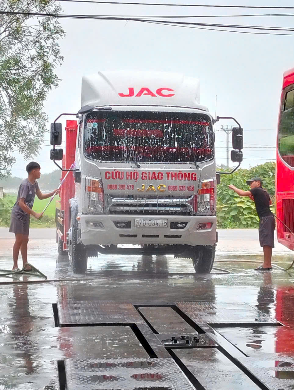 Hoạt động cứu hộ đêm